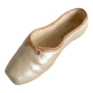 Nostalgia If the Shoe Fits Miniature Ballet Slipper Shoe Ceramic Figurine Vintag